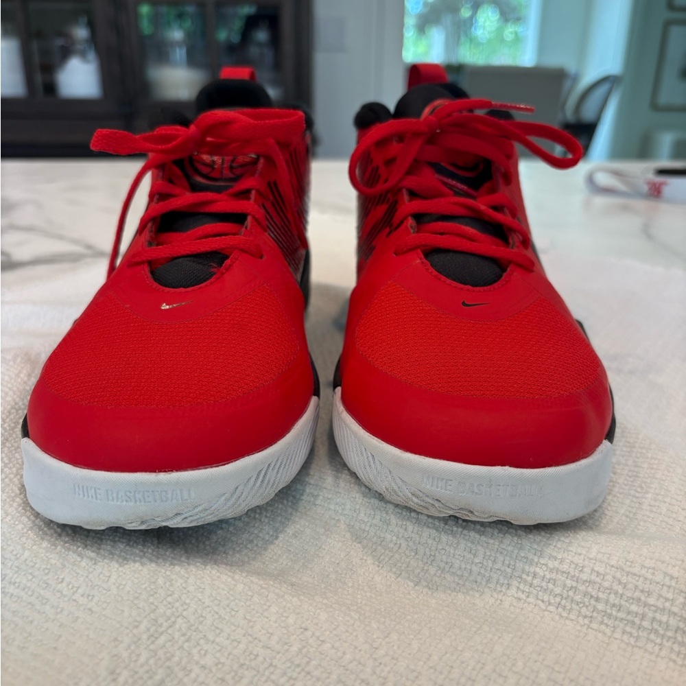 Kids Nike Team Hustle D9 GS 'University Red' basketball shoes - Picture 4 of 9